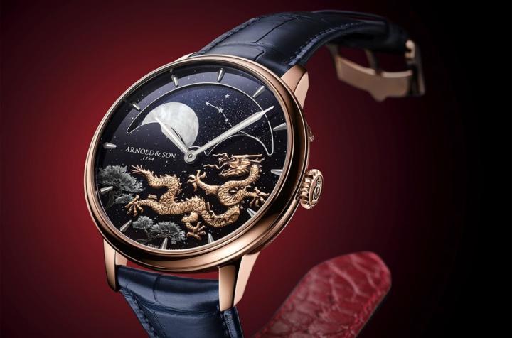 亚诺表Perpetual Moon系列2024年亦推出庆祝农历龙年的生肖表新作，奠基于系列特色的大型月相，搭配金龙雕刻呈现魅力加乘的视觉美感。