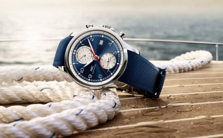 IWC发表全新葡萄牙系列航海精英计时码表，其采用蓝色面盘与蓝色橡胶表带，完美衬托属于夏日的应景风情