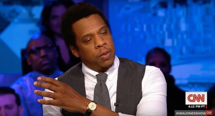 Jay-Z接受CNN电视节目主持Van Jones访问，左手腕上的明显就是那只万年历Datejust
