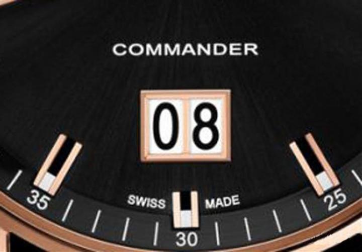 过往Commander系列也推出过单纯日期显示的设计，但是新款采用的大日期窗则是系列所首见