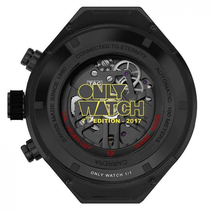 在陀飞轮计时码表的表头背面，刻印有”Only Watch 1/1”等相关字样，突显珍贵的收藏意义