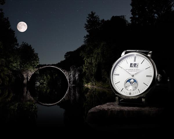 Saxonia Moon Phase置于萨克森州克罗姆劳，著名的拉克茨桥前，摄于6月20日满月之夜