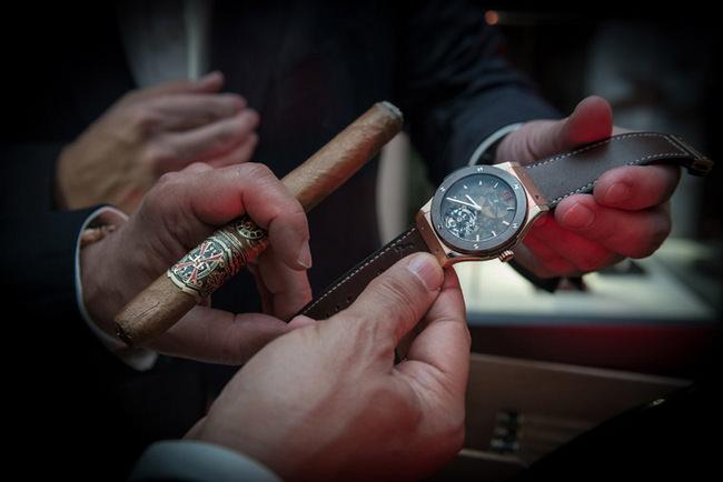 与著名雪茄品牌ARTURO FUENTE再次合作， HUBLOT宇舶表隆重呈现Classic Fusion 「ForbiddenX」限量腕表