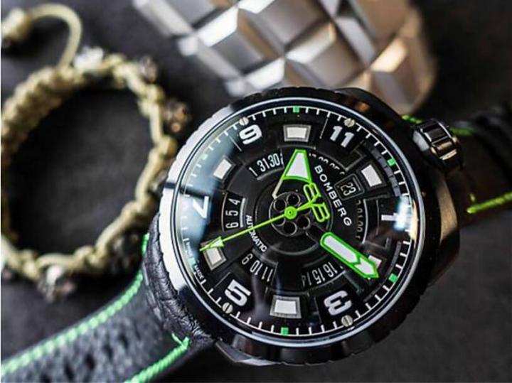 全新BOLT-68机械腕表：黑绿色自动大三针