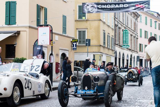 自2002年起，CHOPARD成为摩纳哥古董车赛的赞助商兼官方计时