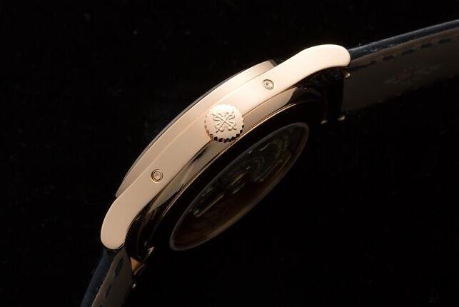 PP 5396R-014腕表整体厚度适中，为佩戴带来绝佳的舒适感