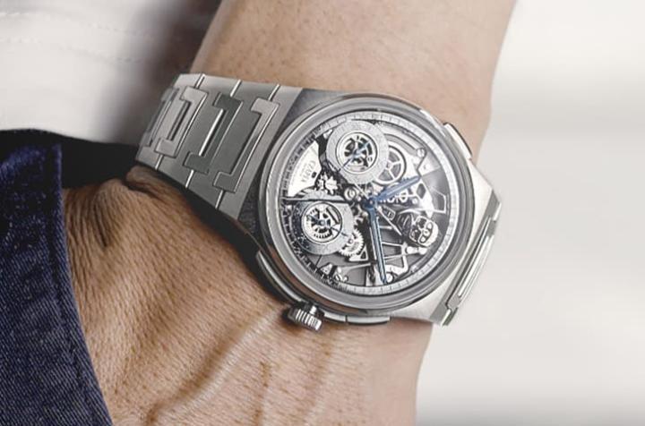 此表为 CZAPEK 首度将追针计时装置翻至表盘,让佩戴者直接欣赏精密运作,将技术与美学化为正面焦点。