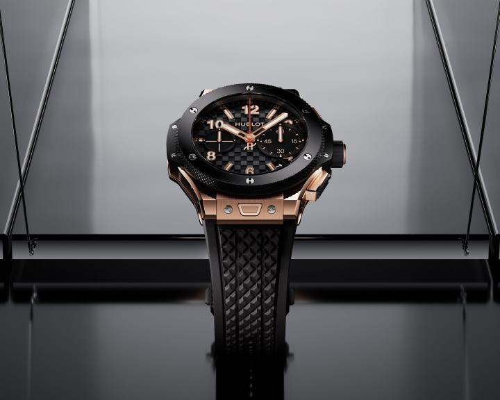 谈及最爱的腕表,Mahomes 直言:"我戴的是 Big Bang 20 周年 UNICO 限量版皇金陶瓷款。金色中闪耀着一抹红意,象征力量与荣耀。请大家一定要去亲身体验这份传奇。"