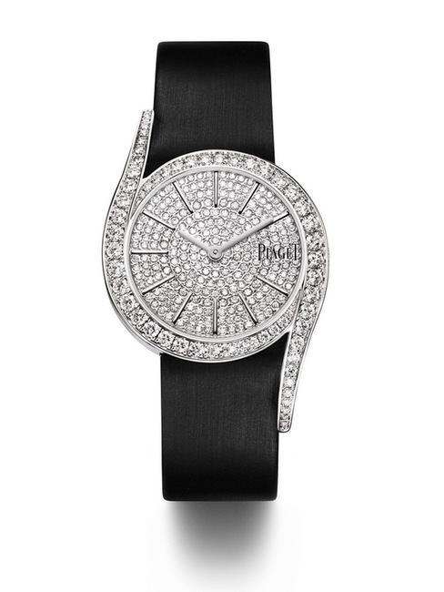 巩俐佩戴的PIAGET Limelight Gala腕表由300颗圆形美钻镶饰而成，典雅华贵
