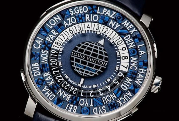 LOUIS VUITTON用不同的蓝色堆叠出全新的Escale Time Zone Blue 41面盘，为腕表注入全新形象