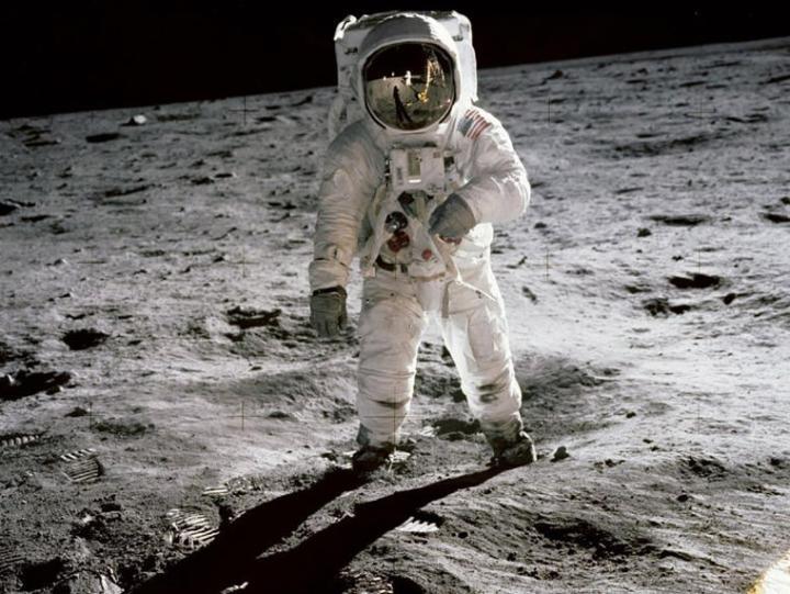 太空人登月示意图