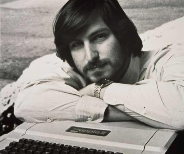 1977年Apple II电脑推出时，Steve Jobs便戴著这只手表拍照