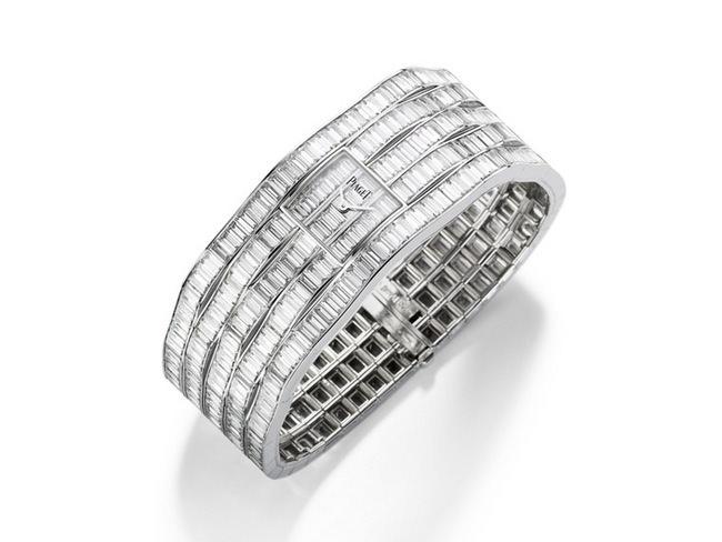 Limelight Couture Précieuse手镯腕表，镶嵌474颗矩形美钻搭载伯爵制56P石英机芯，简约造型，令人目不转睛