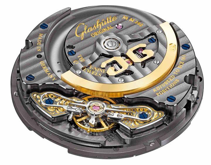 PanoMaticLunar 偏心月相腕表 180 周年纪念版搭载格拉苏蒂原创自制 92-14 自动上链机芯,配备电镀灰色四分之三夹板以及硅游丝。