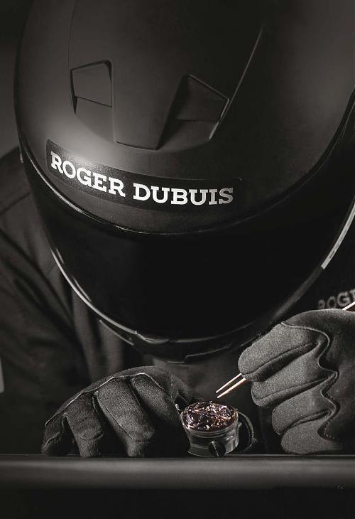Excalibur Aventador S玫瑰金腕表是罗杰杜彼与兰博基尼赛车部门合作而成的杰作
