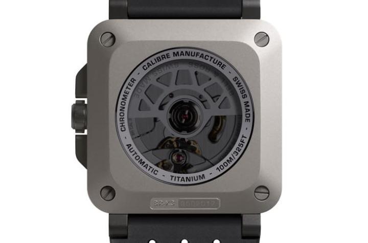 搭载 Kenissi 研发的 BR-CAL.323 自动机芯,COSC 认证确保高精准,具 70 小时动能与 4Hz 震频,并配置大日期与动能显示,性能可靠。