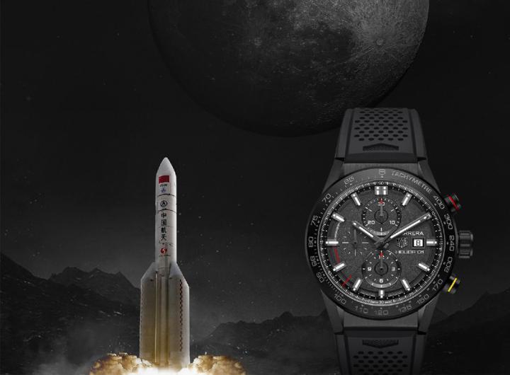 TAG HEUER与中国探月工程计画合作推出两款腕表，分别为图中的Aquaracer Calibre 5和Carrera Heuer 01腕表