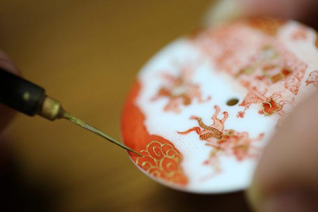 以法国陶瓷来结合日本赤绘的Slim d'Hermè s Koma Kurabe腕表
