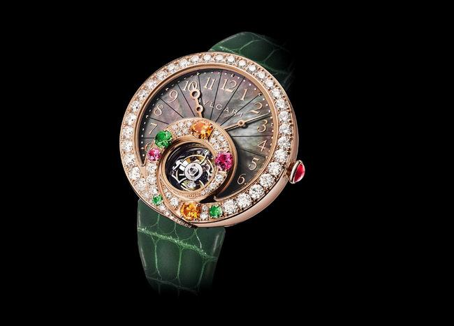  Berries陀飞轮腕表，18K玫瑰金表壳镶嵌63颗圆形明亮式切割钻石及7颗彩色宝石，限量30枚