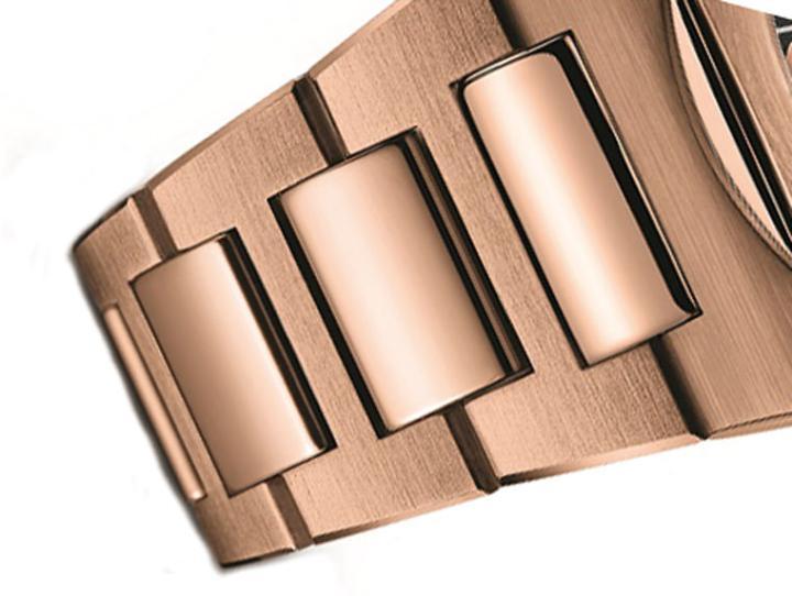 腕表配上18K玫瑰金或白金表壳，衬以极富当代设计感的同种类贵金属链带，融为一体的结构设计令人一见倾心