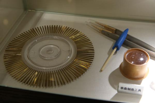 格拉苏蒂原创传奇工匠——表盘师现场展示表盘制作技艺
