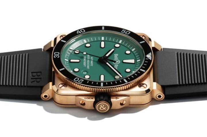 BELL & ROSS延续前几年每年都会发表青铜手表的惯例，再度以这种会随着佩戴时间拉长而产生外观变化的材质，创作出旗下的BR 03-92潜水表作品。