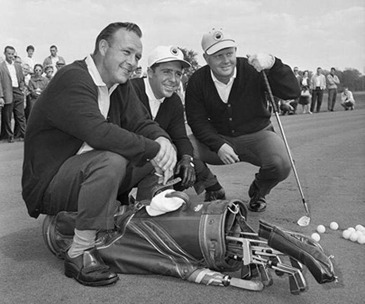 Jack Nicklaus（左）、Arnold Palmer（右）及Gary Player（中）并称“高尔夫三巨头”，他们在场上彼此竞争，场下也是交情深厚的好朋友，展现顶尖运动员惺惺相惜的精神