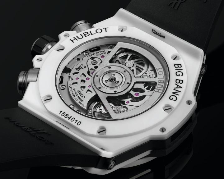 MHUB1280 UNICO 自动上链飞返计时机芯,搭载导柱轮镀黑主机板与桥板。