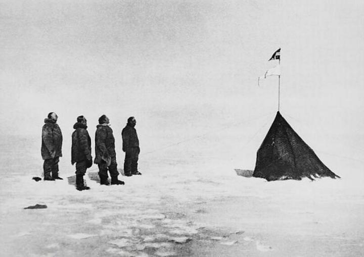 挪威极地探险家罗尔德·阿蒙森抵达南极极点