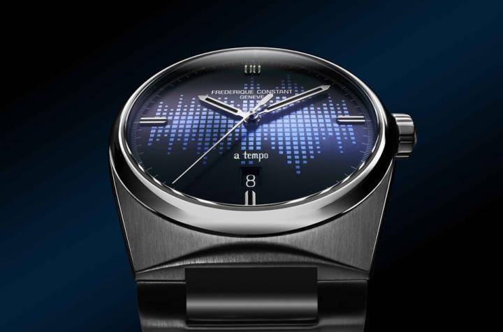 手表分别有DLC不锈钢与不锈钢两种版本，后者的黑色面盘加上蓝色诠释音乐频谱图。