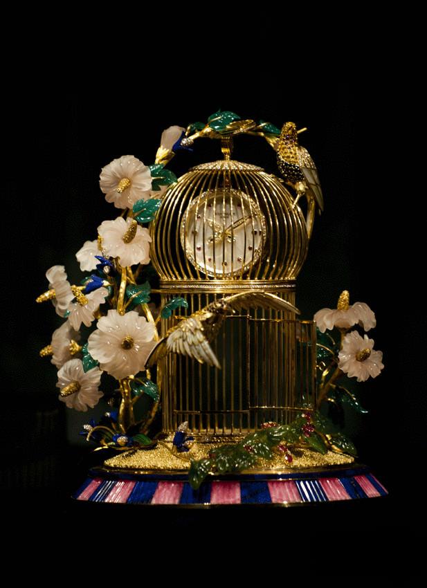 这是百达翡丽“金丝鸟笼”座台钟，估价300万至500万港元