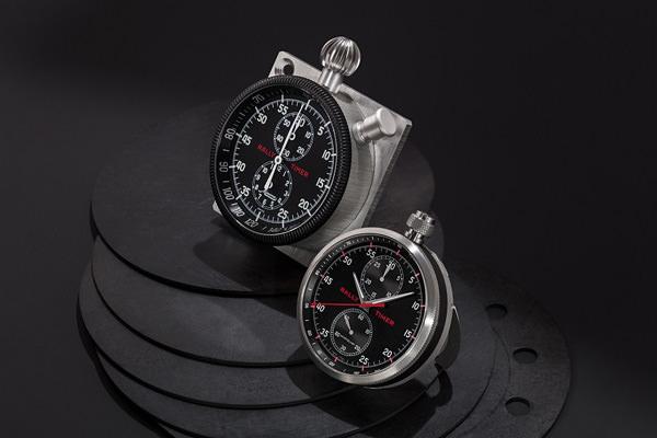 万宝龙TimeWalker时光行者系列拉力赛计时腕表限量款以其灵感来源的Minerva Rally Timer计时秒表(图左)