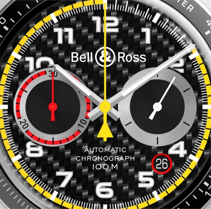 面盘的黄色分钟刻度及两个计时器（其中分钟计时器有红色刻度）对比鲜明，计时功能显示更清晰