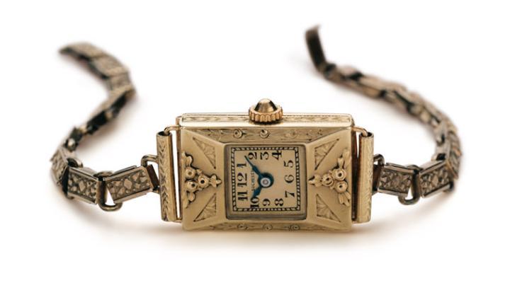 20世纪早期宝齐莱由当时的女性风尚中取得灵感，推出装饰艺术风格强烈的自製腕表系列
