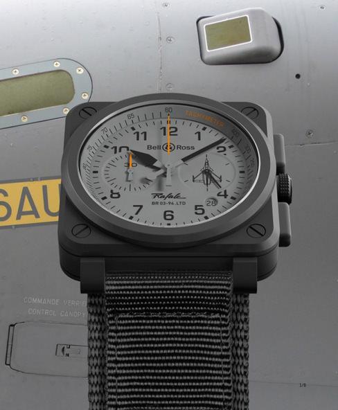  BR 03-94 Rafale腕表亦如凭借多功能性而声名大噪的同名战斗机，BR 03-94 Rafale腕表既可在任何日常活动中佩戴，也适用于 试飞员、战斗机飞行员以及任何普通人佩戴