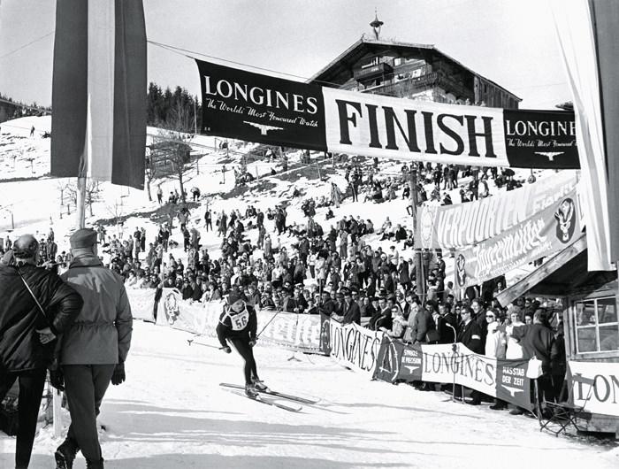 1969年Hahnenkamm比赛终点线，Longines浪琴表负责计时。