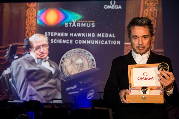 史蒂芬·霍金科学传播奖得主让·米歇尔·雅尔获赠欧米茄超霸系列专业月球表