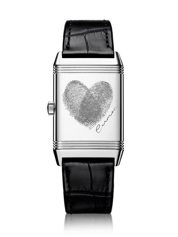 积家品牌大使卡门·卓别林女士绘制的爱心被镌刻在Reverso翻转腕表背面