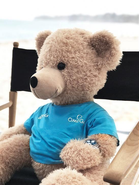 OMEGA向国际奥比斯提供可爱讨喜的泰迪熊，与每位年轻患者相拥作伴