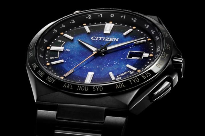 CITIZEN把光与时间诞生概念融入全新手表的设计中，以星空蓝成为手表共同元素