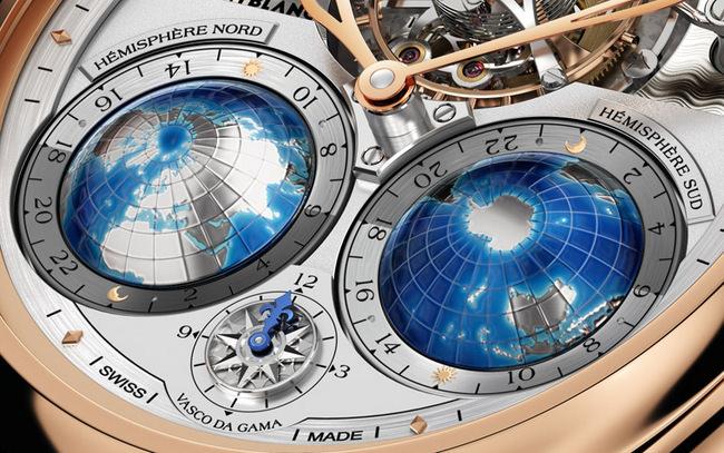 地球仪可动态演示北半球与南半球的昼夜更迭，腕表上呈现的指南针共由四部分组成，每一部分都是全手工制作、手工装饰，堪比一套小型雕塑
