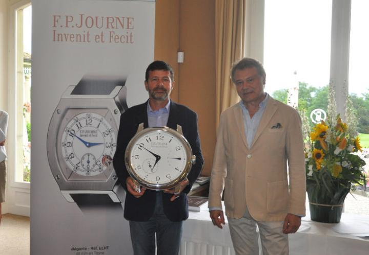现场举办了抽奖活动，最终由Frédéric Couson幸运获得一款Chronomètre Souverain座钟