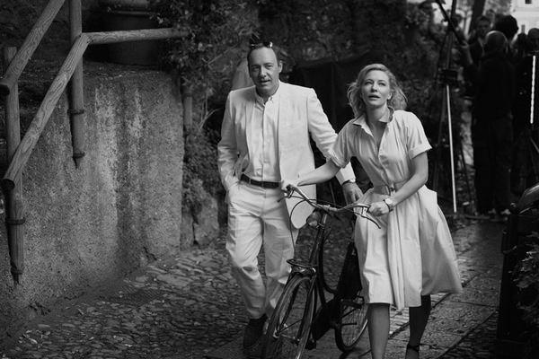 彼得•林德伯格镜头下的柏涛菲诺：凯文•斯贝西(Kevin Spacey)与凯特•布兰切特(Cate Blanchett)悠然惬意漫步