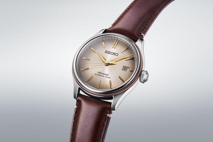 SPB529J1 腕表表盘以 “白茶色 Shiracha” 为基调渲染出柔和渐层效果。