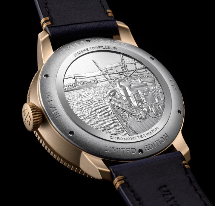 雅典表航海系列领航者手表青铜款表背镌刻一艘独特的鱼雷艇图案