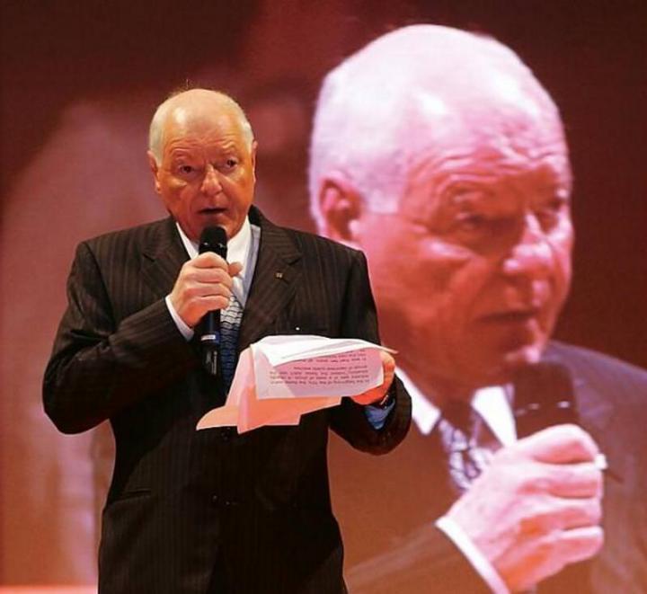 2006年百达翡丽总厂活动发表了Nautilus的改版，时任总裁的Phillippe Stern当天仍以主人身分为活动开幕致词，可见对Nautilus改款的重视