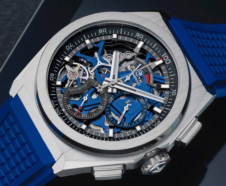 Defy El Primero 21 Blue腕表3点钟位置设置标志性的蓝色30分钟计时盘，与带给人视觉惊艳的非凡蓝色主夹板相得益彰