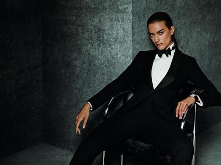 模特儿佩戴867镶钻腕表