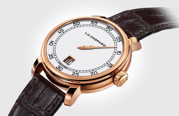 L.U.C Quattro Spirit 25为萧邦首度制作的跳时腕表，外观灵感则来自品牌创办人制作过的猎表，借此庆祝品牌位于Fleurier的表厂创建25周年里程碑