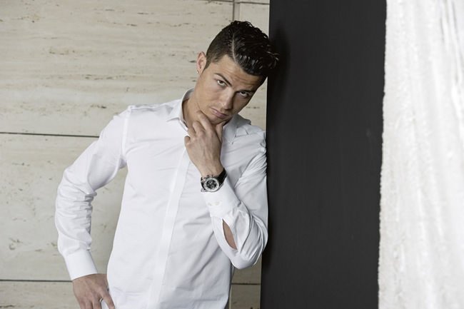 Cristiano Ronaldo帅气演绎TAG HEUER的优雅形象